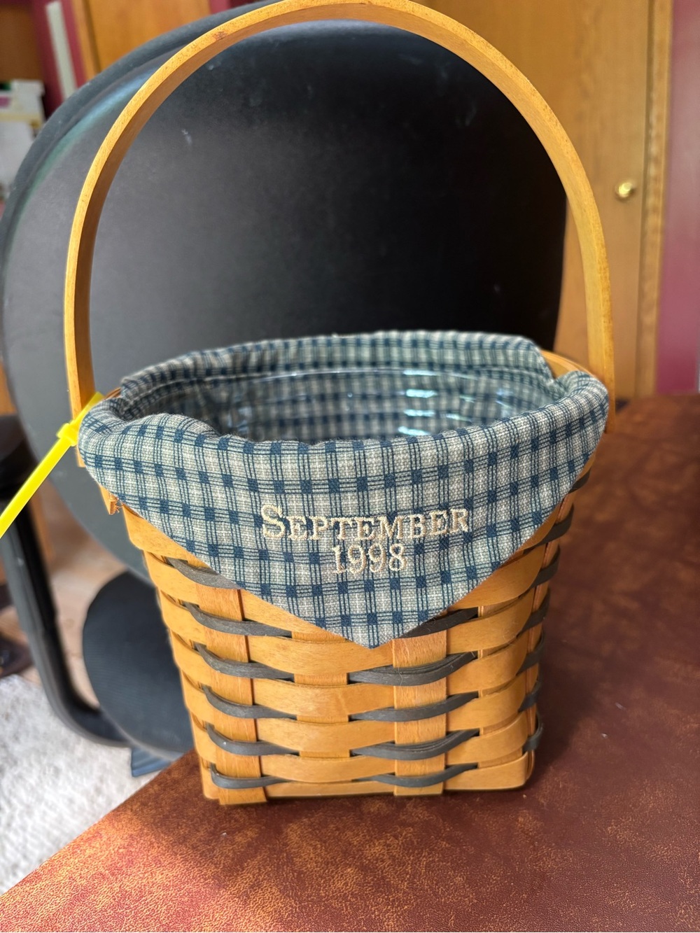 Longaberger 1998 Crawford Barn Raising basket,liner,protector & tie on - Picture 2 of 4